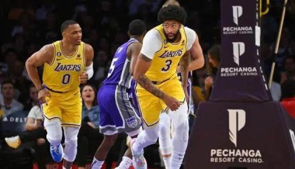 APP下载-伤不起！浓眉背伤发作 施罗德手指伤势令湖人担忧