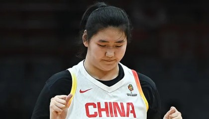 Yabo Sports-全靠小将撑着？中国女篮半场仅得28分，张子宇一人12分