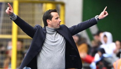 官方网站-法甲争三大战白热化 这位小球会少帅令人瞩目